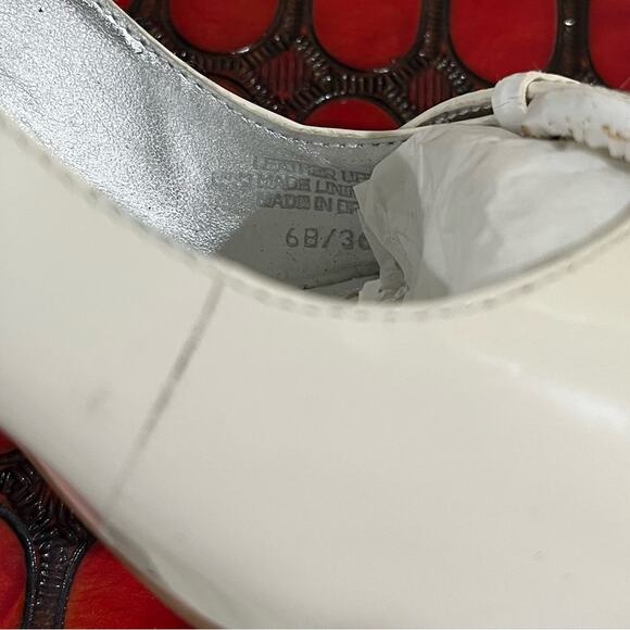 NEW BCBG Girls Patent Leather Buckle Peep Toe Slingback Heels White 36 6 AS IS - Picture 14 of 15